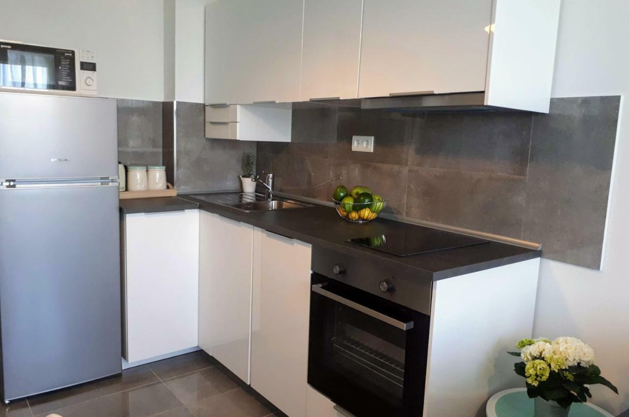Apartment Eni With Garage Parking スプリト エクステリア 写真